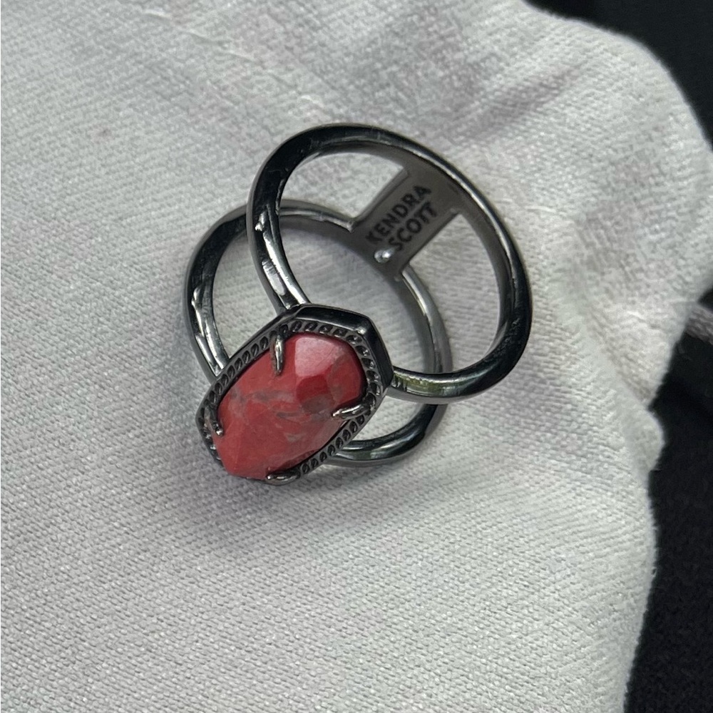 Kendra Scott Elyse ring Red/Orange stone in Gunmetal size 7